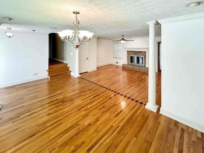 Building Photo - Spacious 3 BR/2 BA Duplex in Austell!