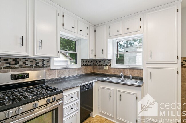 Building Photo - Updated 2 Bedroom Home with Additional Upstairs Loft just South of Kellogg