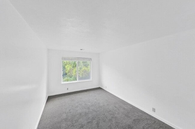 Building Photo - Spacious 4-Bedroom Home with Stunning Hilltop Views in Fortuna, CA