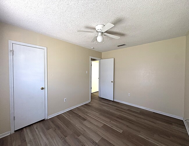 Building Photo - 2309 Whitney Dr