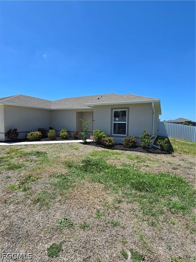 Building Photo - 2122 NE 13th Pl