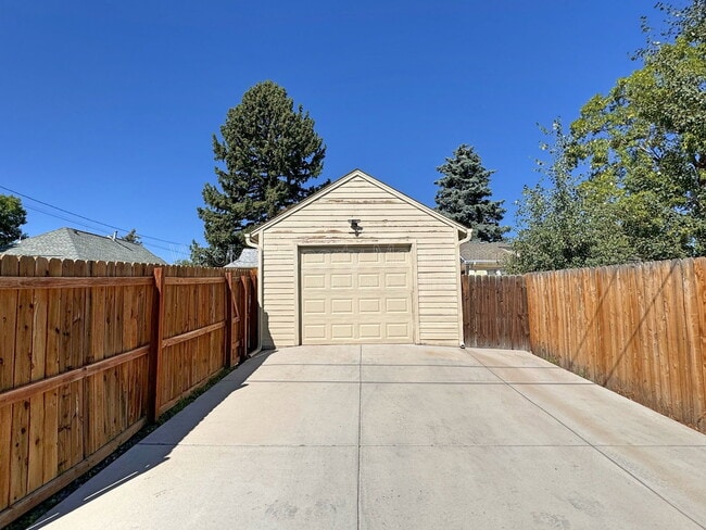 Building Photo - 4720 Elm Ct