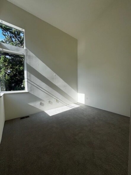 Building Photo - 42 Iron Horse Ln