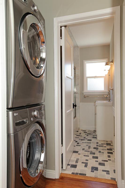 Building Photo - 2577 Granville Ave