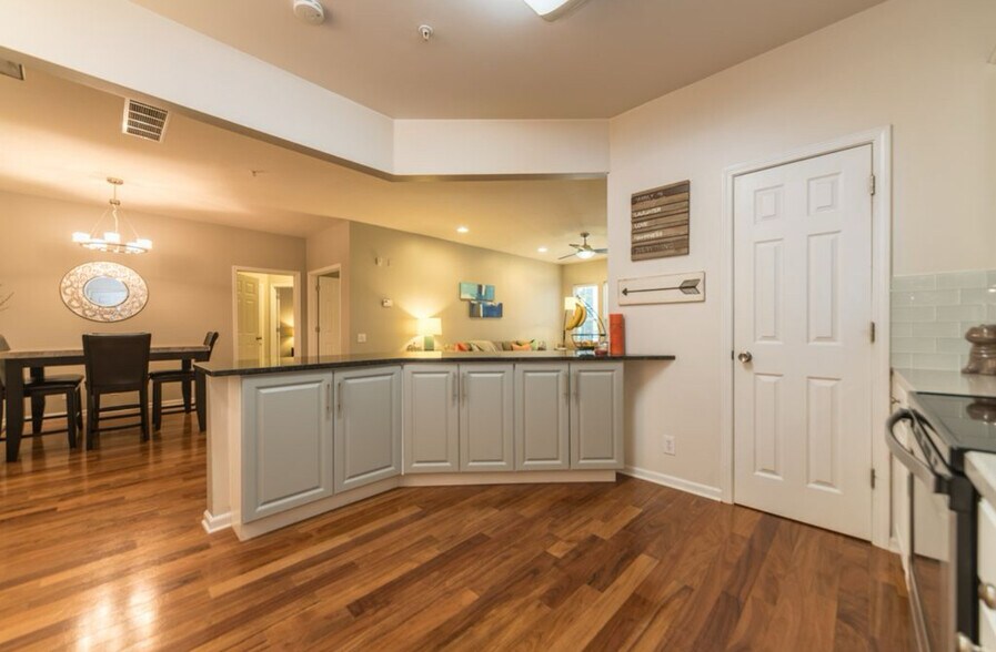 Building Photo - 3216 Margellina Dr