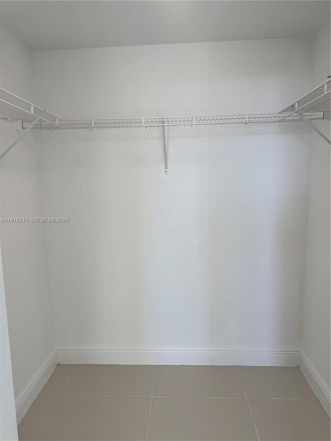 Building Photo - 1861 NW S River Dr