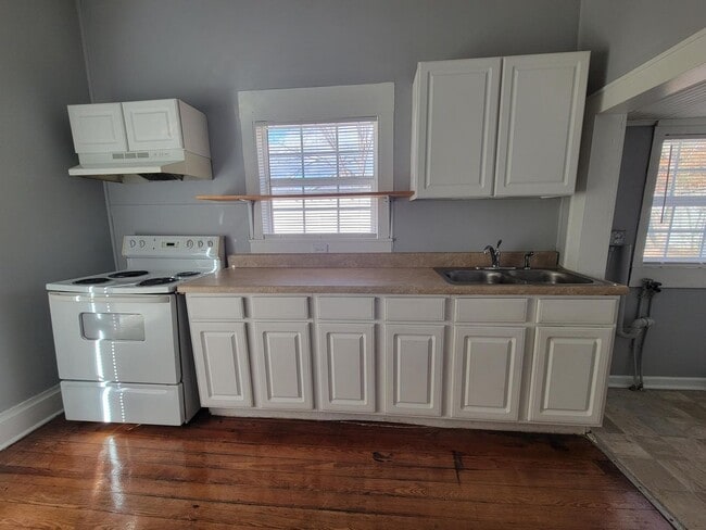 Building Photo - 2 Bedroom/1Bath Home Located  in Burlington, NC! APPLY NOW