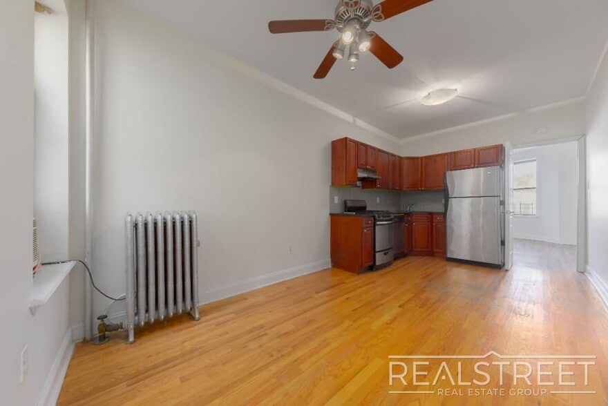 Building Photo - Lovely 2.5 Bedroom Duplex in Park Slope st...