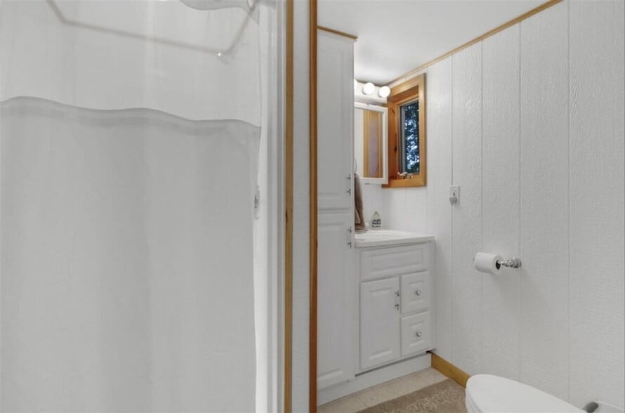 Building Photo - 35 Babes Ln