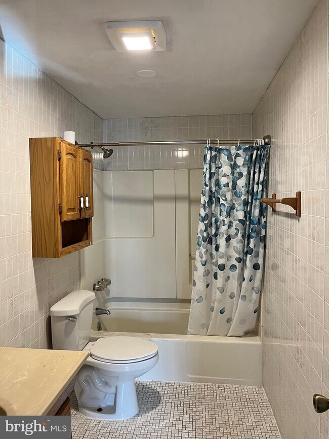 Building Photo - 5525 Larch St