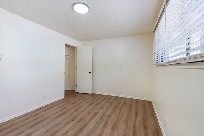 Building Photo - Renovated 2BR in Milwaukie