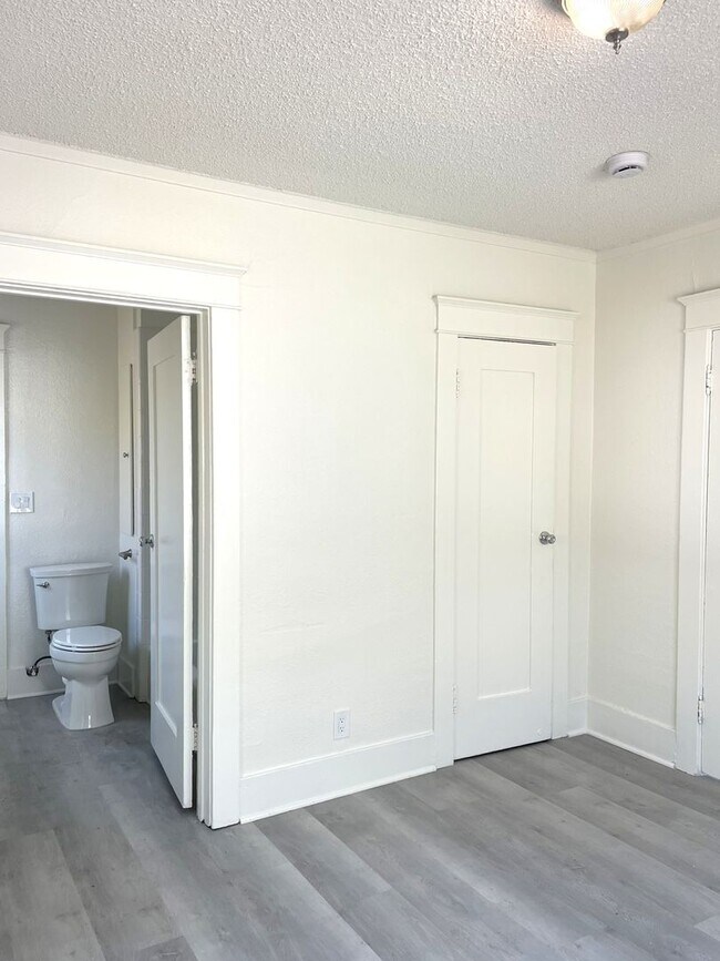 Building Photo - 469