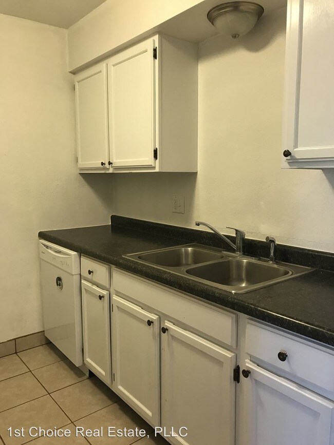 Building Photo - 1717 Maple Rdg