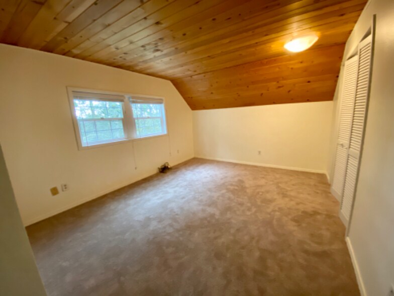 Building Photo - 11412 NE 202nd Ave