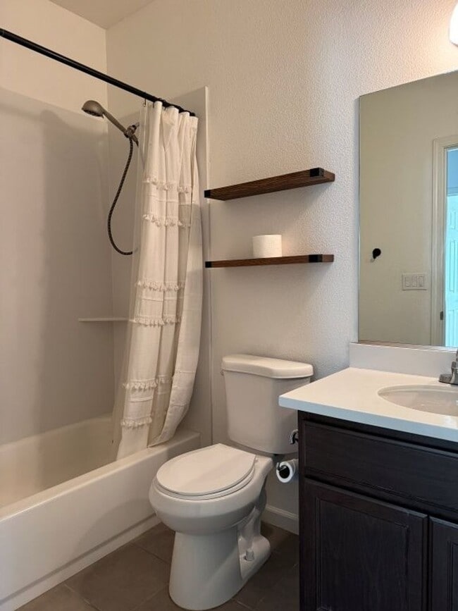 Building Photo - Charming 3-Bedroom, 2-Bath Home in Desirab...