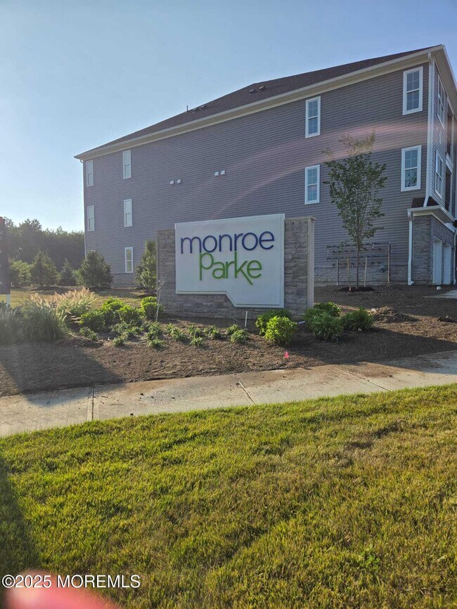 Building Photo - 28211 Radford Ct