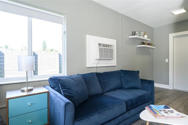 Building Photo - 1020 N Victoria Park Rd