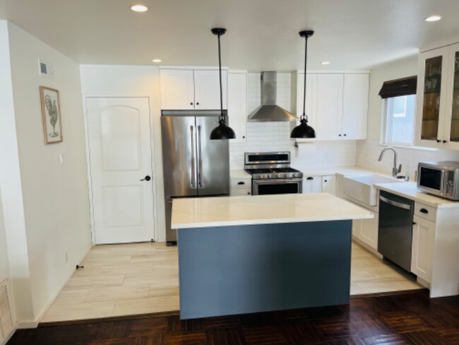 Building Photo - 39 Mayfield Ave