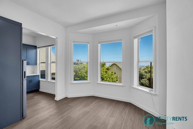 Building Photo - Noe Valley: Remodeled Top Floor Bi-Level Apartment w/ Views & Shared Yard