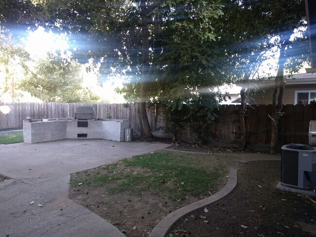 Building Photo - Craftsman Style Dream near Downtown