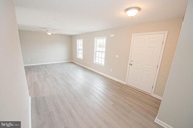 Building Photo - 242 Morgans Ct