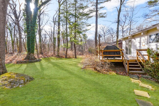 Building Photo - 25 Woodhollow Ln