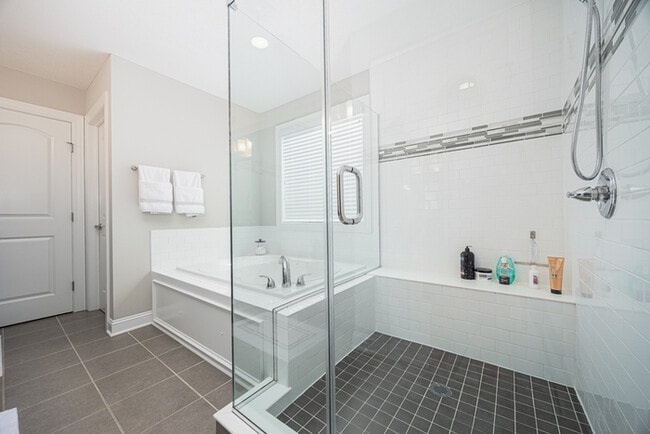 Building Photo - Stunning home in Olentangy schools!