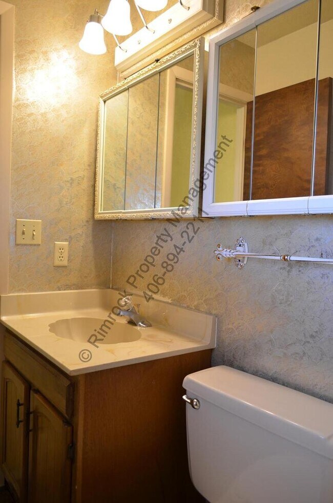 Building Photo - 4 Bedroom Heights Home