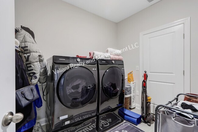 Building Photo - 295 Morning Mist Ln