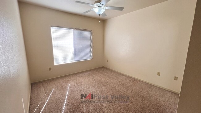 Building Photo - 3 Bedrooms, 2 Baths and a Single Car Garage