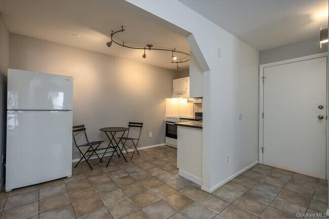 Building Photo - 219 Fox Run Ln