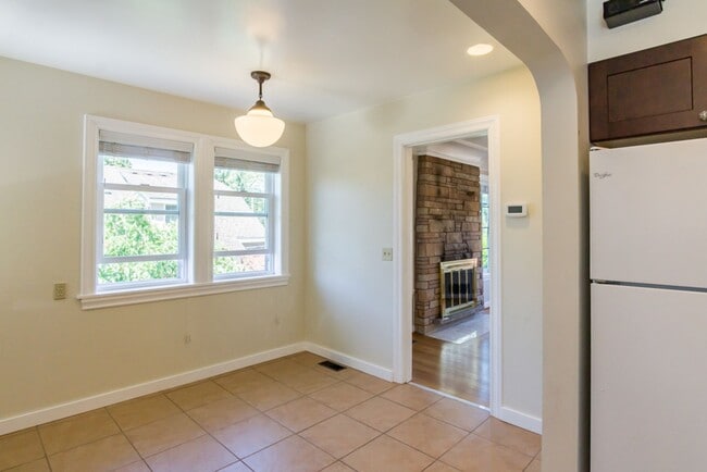 Building Photo - 5bd/4ba Seattle Home