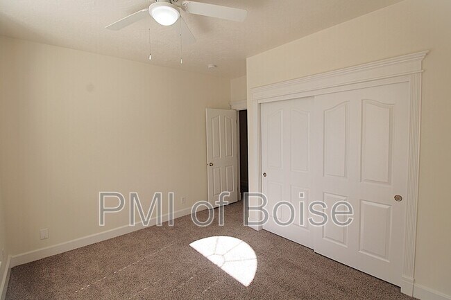 Building Photo - 85 S Linder Rd