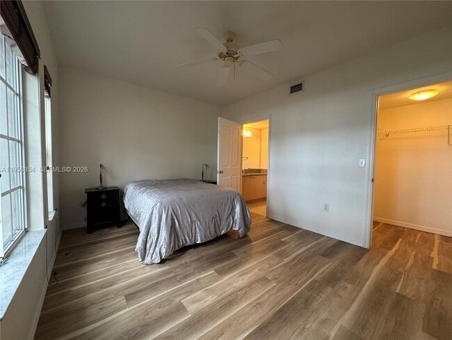 Building Photo - 2557 Centergate Dr