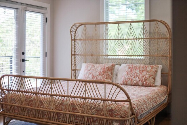 Building Photo - 1111 W Annie St