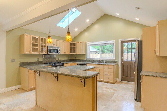 Building Photo - 3bd/1.75ba Seattle Home