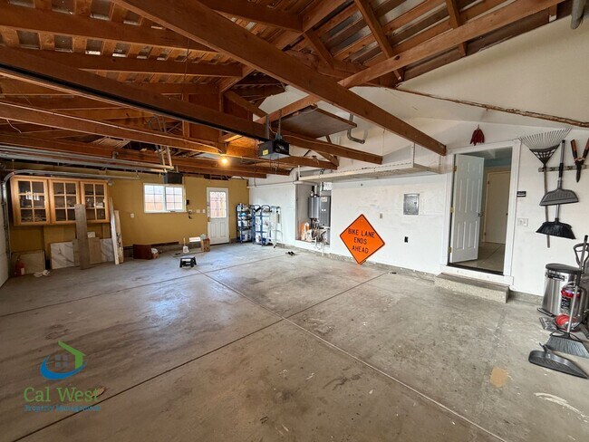 Building Photo - $4895 - Beautiful and Well Maintained South Gilroy Home w/ Salt Water Pool!!