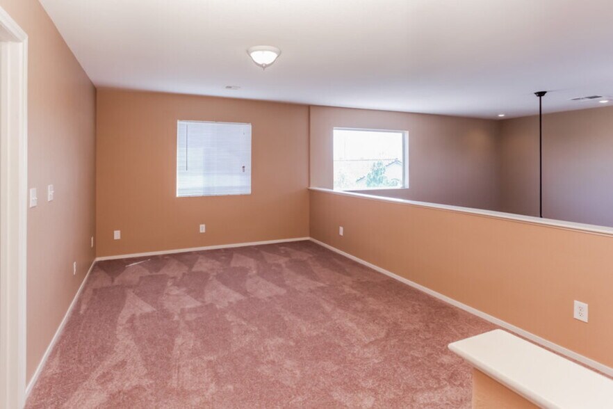 Building Photo - 4034 Warren Rock St