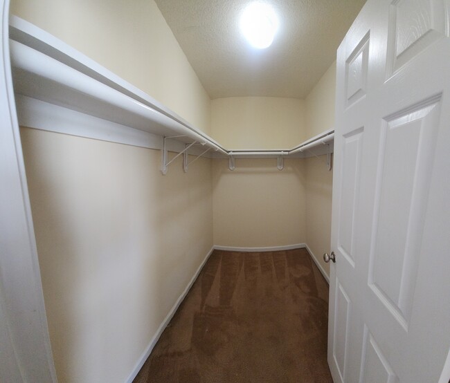 Building Photo - 313 S Bridgeport Dr