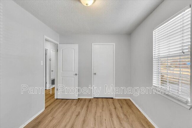 Building Photo - 1835 Upson St