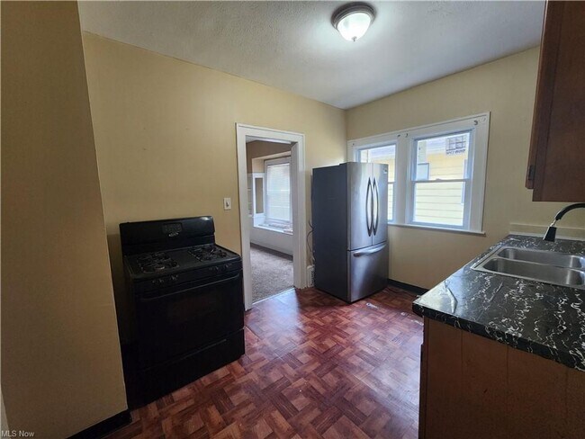 Building Photo - 1306/1308 E 134