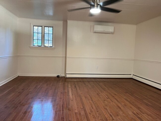 Building Photo - 562 Foltz Dr