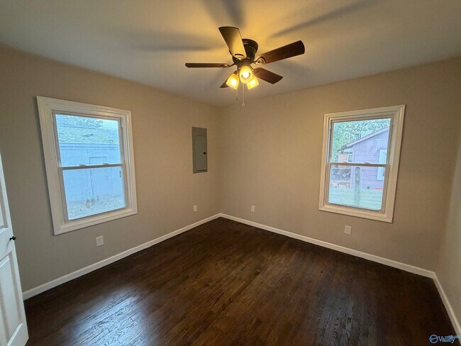 Building Photo - 1628 8th St SE