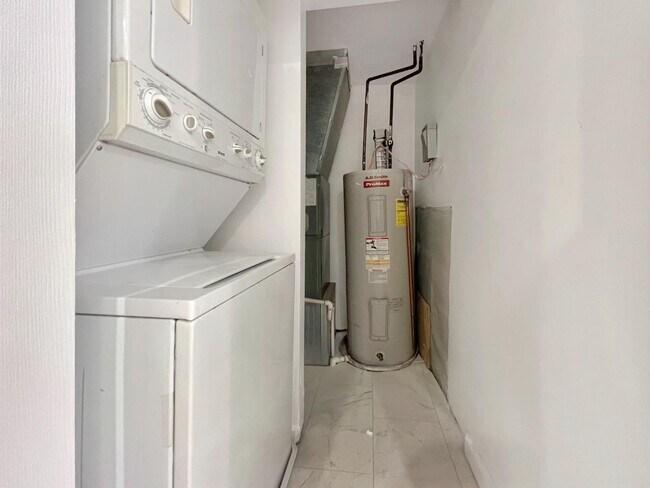 Building Photo - 1717 Trinidad Ave NE