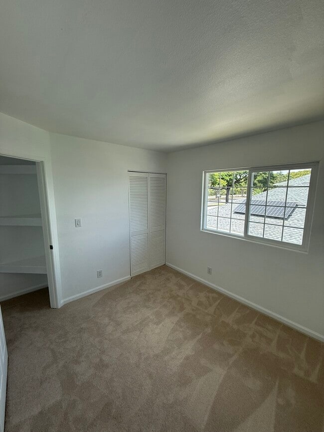 Building Photo - Beautifully Renovated 5-Bedroom Home | Spa...