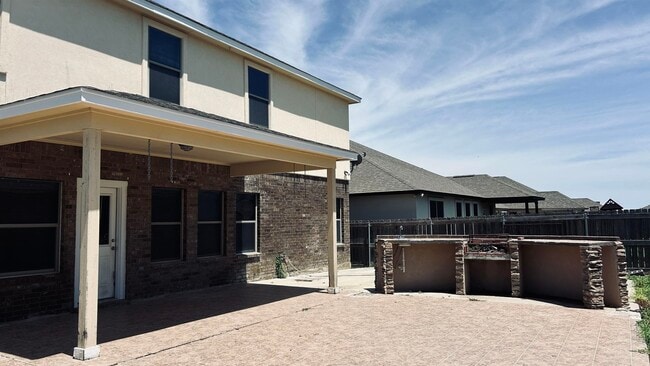 Building Photo - 332 Silverleaf Oak