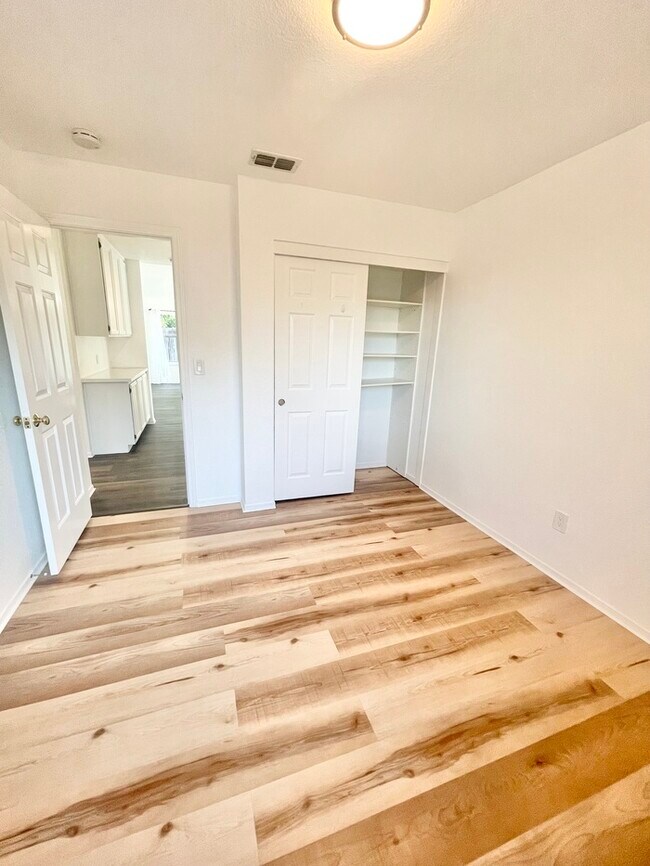 Building Photo - Stunning newly remodeled 3 bedroom 2 bathroom home!