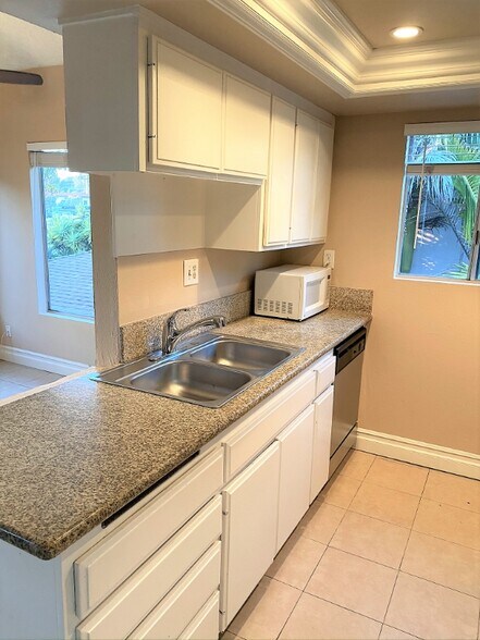 Building Photo - 139 Avenida Miramar