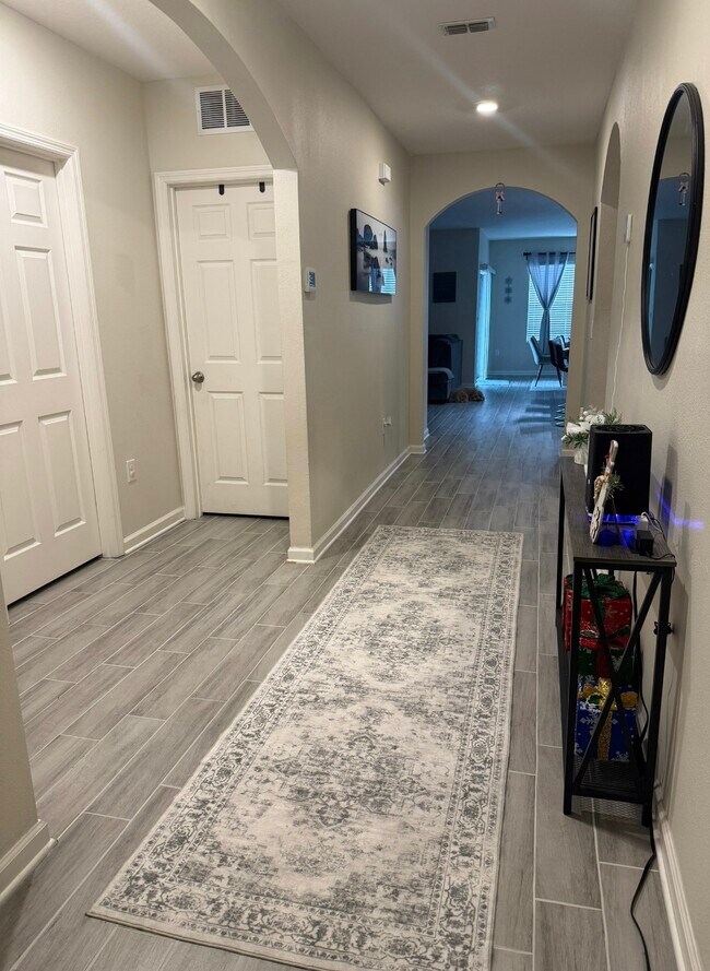 Building Photo - 1495 Lexington Square SW