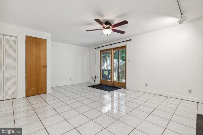 Building Photo - 15023 Oak Crest Ct